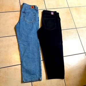 I’m selling because it doesn’t fit me anymore and I’m selling them each for $25
